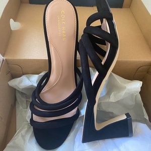 COLE HAAN Black Sandal New Never Worn SIZE 9